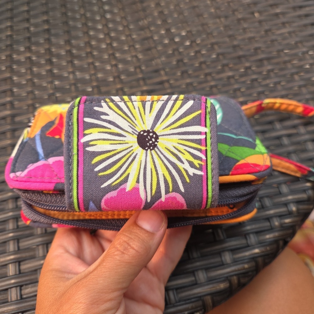 Vera Bradley Floral Wristlet Wallet ID Phone Jazzy Bloom Summer Floral Island - Picture 8 of 11